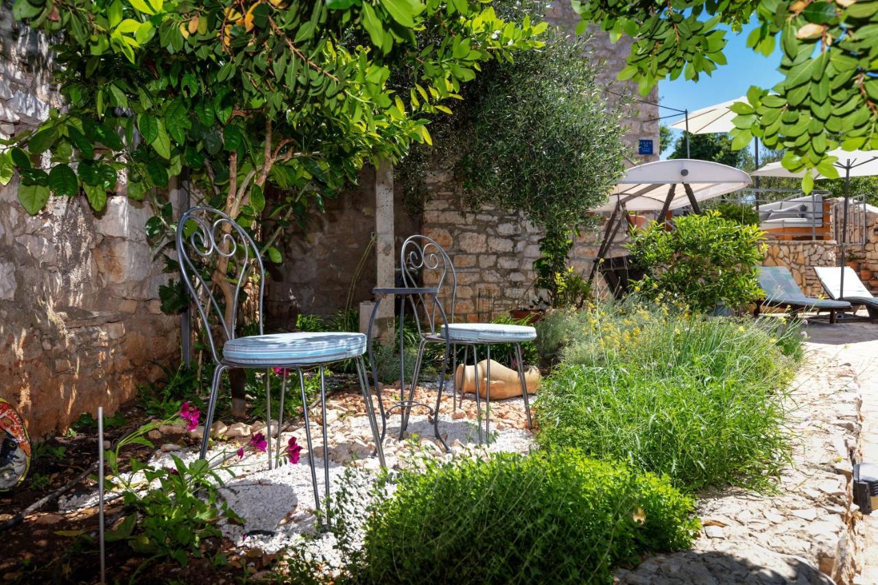 Villa Vicina Heritage Villa For 9,Milna - Close To Restaurants And Shops Eksteriør bilde
