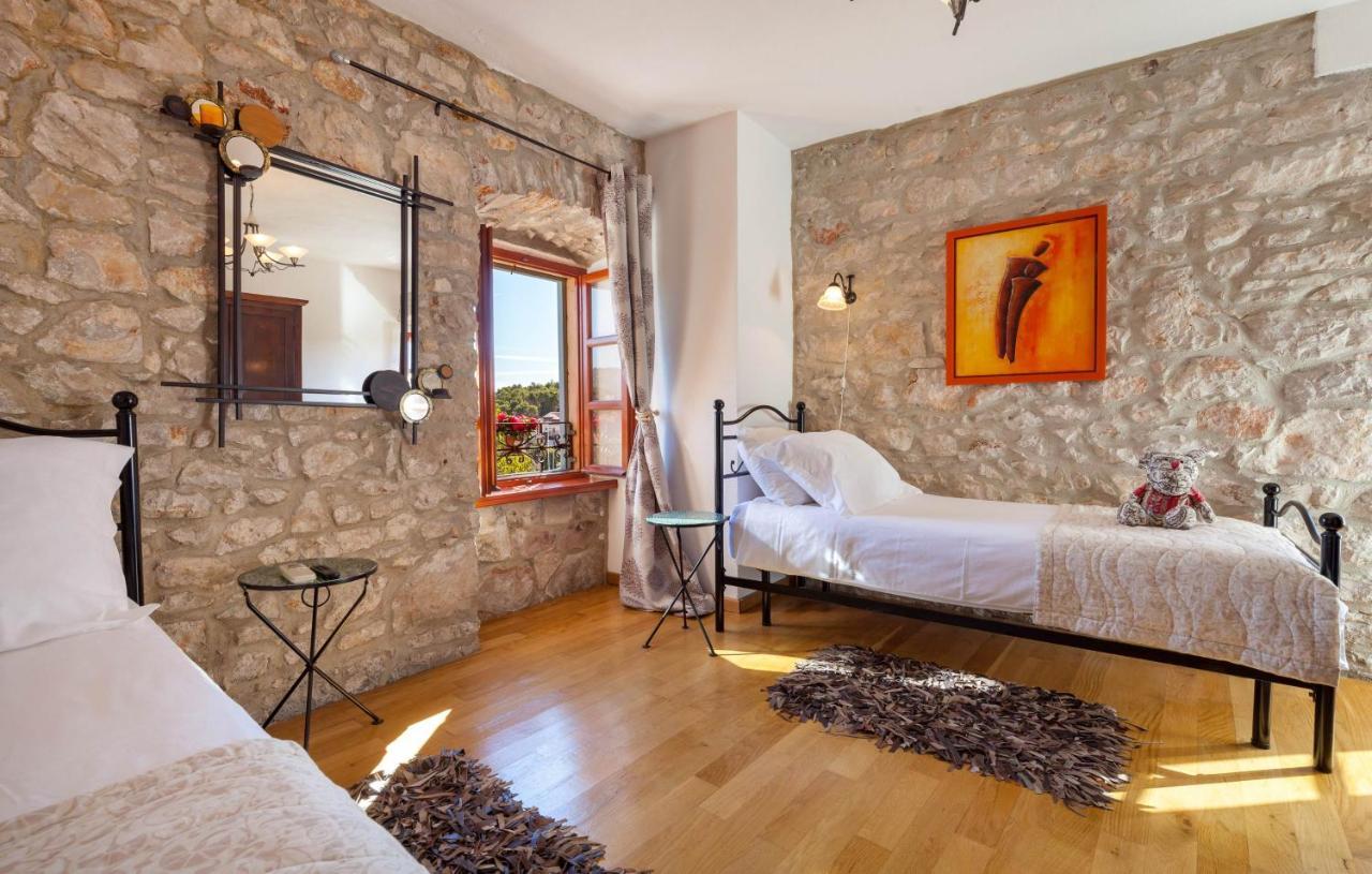 Villa Vicina Heritage Villa For 9,Milna - Close To Restaurants And Shops Eksteriør bilde