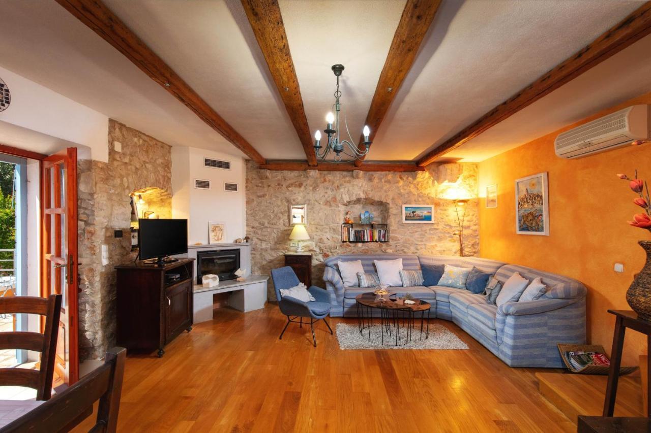 Villa Vicina Heritage Villa For 9,Milna - Close To Restaurants And Shops Eksteriør bilde